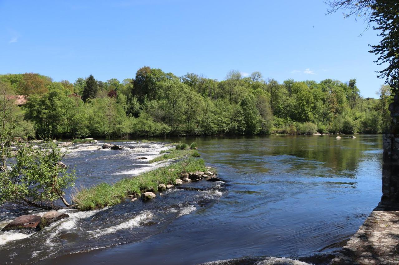 Manot Vacances - Gites En Bord De Vienne Exteriör bild